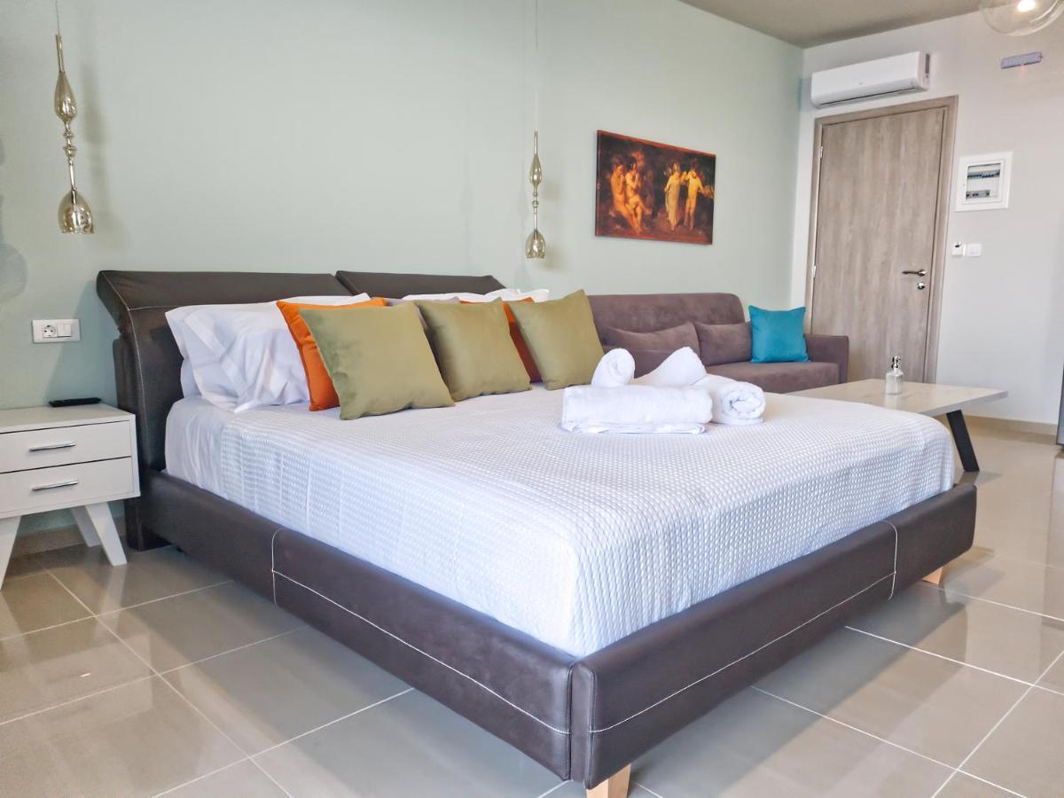 Epipleon Luxury Suites -105- Δωμάτιο 35Τμ Με Βεράντα 35Τμ Μπροστά Στη Θάλασσα Nafpaktos Exteriér fotografie